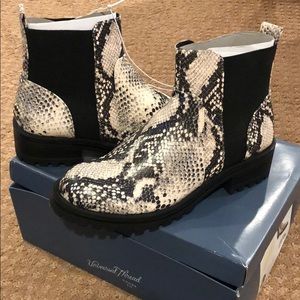 NWT Universal Thread Danton Boots Size 8.5